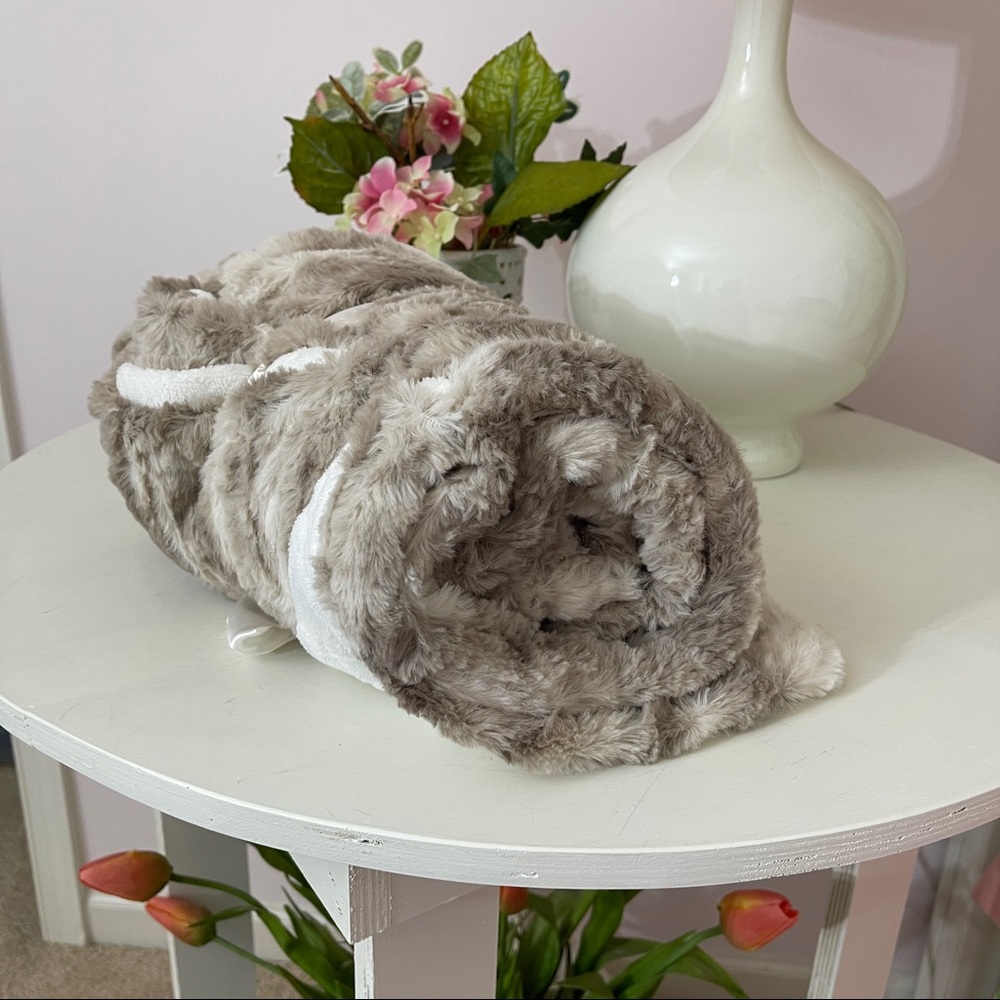 Ulta plush throw